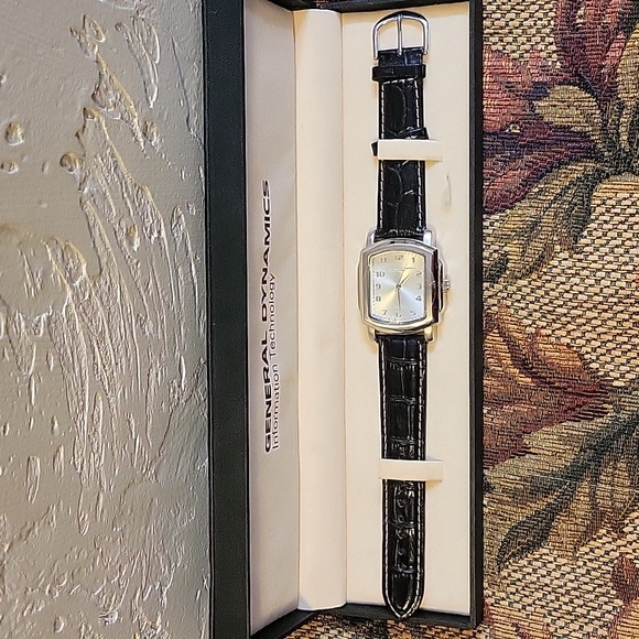 General Dynamics Pedre Ladies Watch NIB